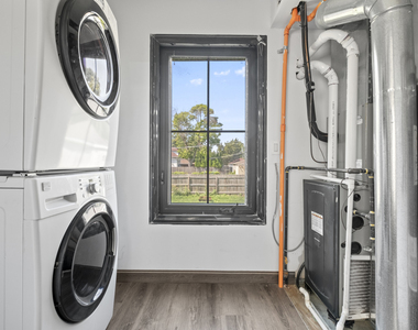 2307 Lake Street - Photo Thumbnail 22