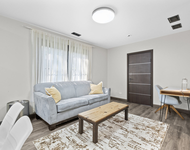 2307 Lake Street - Photo Thumbnail 9