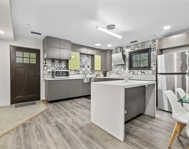 2307 Lake Street - Photo Thumbnail 6