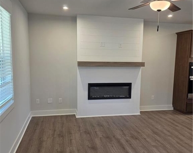 378 Sunset Hollow Street - Photo Thumbnail 2