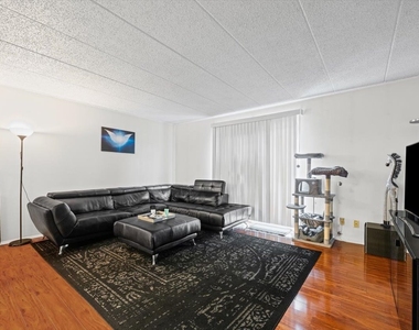 3223 W Parkway Drive - Photo Thumbnail 8
