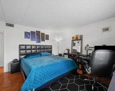 3223 W Parkway Drive - Photo Thumbnail 15
