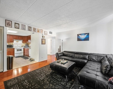 3223 W Parkway Drive - Photo Thumbnail 10