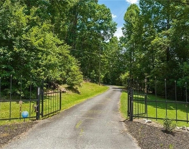 7591 S Chestatee Street - Photo Thumbnail 2