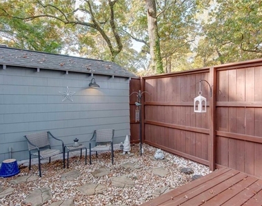 1426 Clermont Avenue - Photo Thumbnail 11