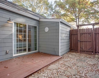 1426 Clermont Avenue - Photo Thumbnail 13