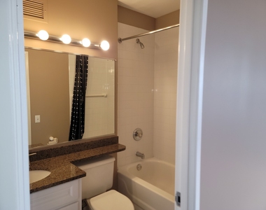 3660 N Lake Shore Drive - Photo Thumbnail 7