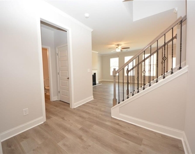 232 Hellen Valley Drive - Photo Thumbnail 7