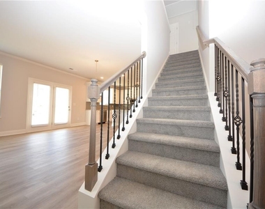 232 Hellen Valley Drive - Photo Thumbnail 9
