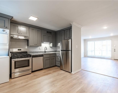 1135 Woodland Avenue Ne - Photo Thumbnail 8