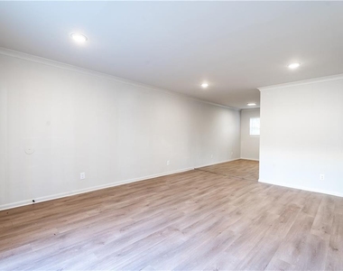 1135 Woodland Avenue Ne - Photo Thumbnail 4