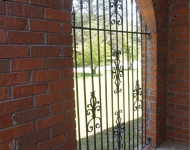 2421 Fieldstone Drive Se - Photo Thumbnail 5