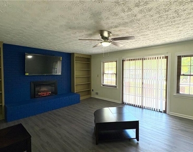 2421 Fieldstone Drive Se - Photo Thumbnail 12