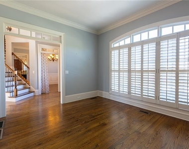 2360 Manor Creek Court - Photo Thumbnail 8