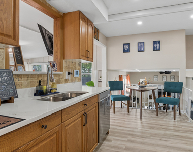 407 Greenfield Road - Photo Thumbnail 5