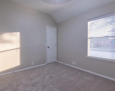 5402 Hickory Harvest Drive - Photo Thumbnail 15