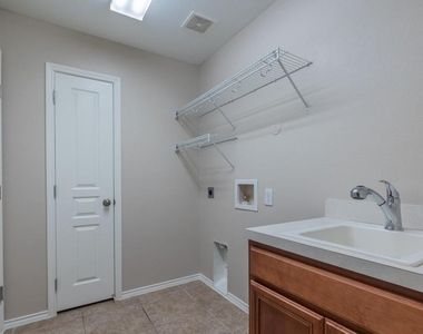 5402 Hickory Harvest Drive - Photo Thumbnail 16