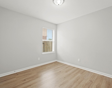 7126 Montclair Peak Lane - Photo Thumbnail 4