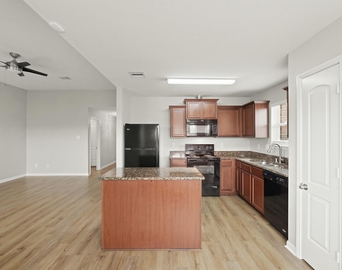 7126 Montclair Peak Lane - Photo Thumbnail 10