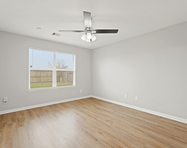 7126 Montclair Peak Lane - Photo Thumbnail 11