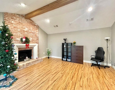3023 Sam Houston Drive - Photo Thumbnail 4