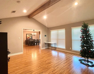 3023 Sam Houston Drive - Photo Thumbnail 5