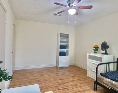 3023 Sam Houston Drive - Photo Thumbnail 22