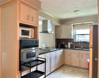 3023 Sam Houston Drive - Photo Thumbnail 12