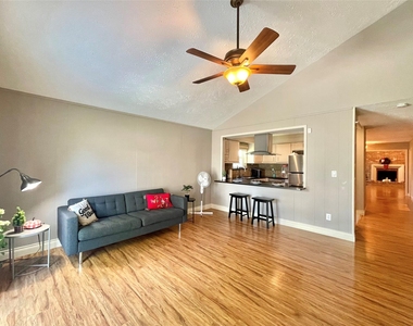 3023 Sam Houston Drive - Photo Thumbnail 14