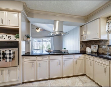 3023 Sam Houston Drive - Photo Thumbnail 11