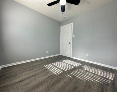502 Avenue F - Photo Thumbnail 5