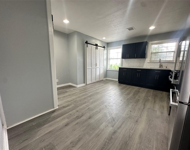 502 Avenue F - Photo Thumbnail 15