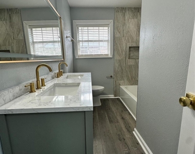 502 Avenue F - Photo Thumbnail 11