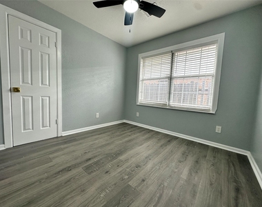 502 Avenue F - Photo Thumbnail 4
