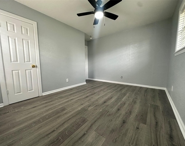 502 Avenue F - Photo Thumbnail 6