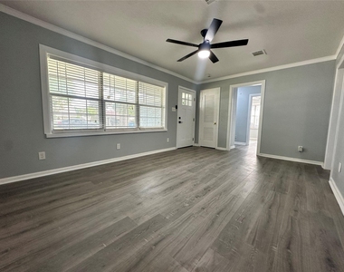 502 Avenue F - Photo Thumbnail 3