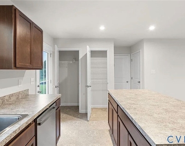5724 Bison Ford Drive - Photo Thumbnail 4