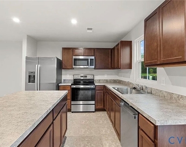 5724 Bison Ford Drive - Photo Thumbnail 3