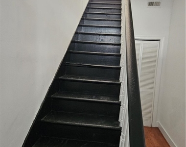 814 W High Street - Photo Thumbnail 4