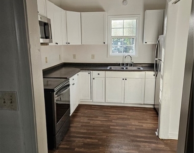 814 W High Street - Photo Thumbnail 2
