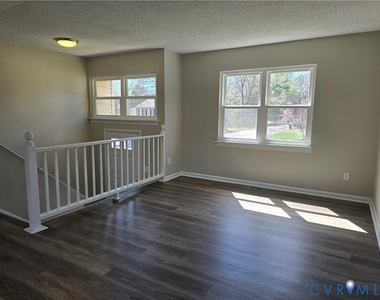 10200 Stroud Lane - Photo Thumbnail 5