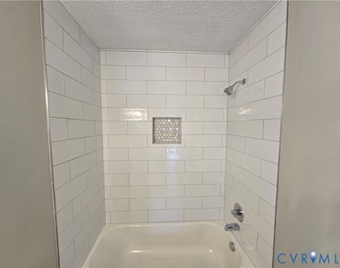 10200 Stroud Lane - Photo Thumbnail 15