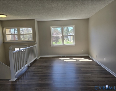 10200 Stroud Lane - Photo Thumbnail 6