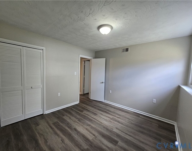 10200 Stroud Lane - Photo Thumbnail 29