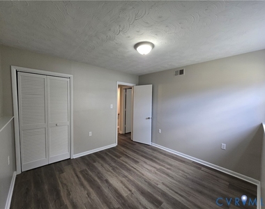 10200 Stroud Lane - Photo Thumbnail 27