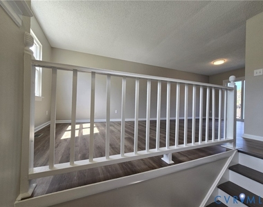 10200 Stroud Lane - Photo Thumbnail 3