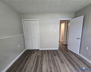 10200 Stroud Lane - Photo Thumbnail 28