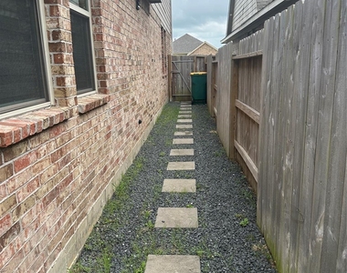 1617 Darwin Cedar Drive - Photo Thumbnail 20