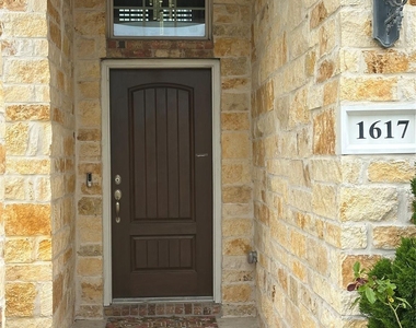 1617 Darwin Cedar Drive - Photo Thumbnail 3