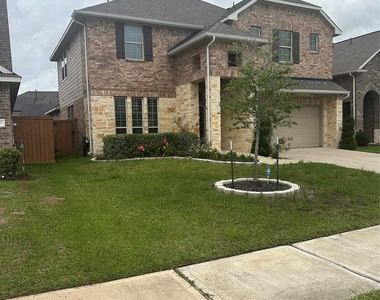 1617 Darwin Cedar Drive - Photo Thumbnail 1
